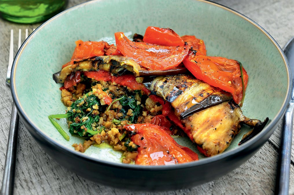 Estofado de carne molida con pimientos y berenjenas