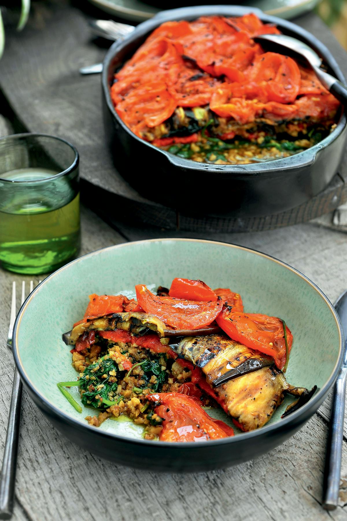 Estofado de carne molida con pimientos y berenjenas