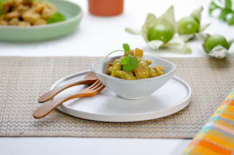 Chicharrones en salsa verde keto