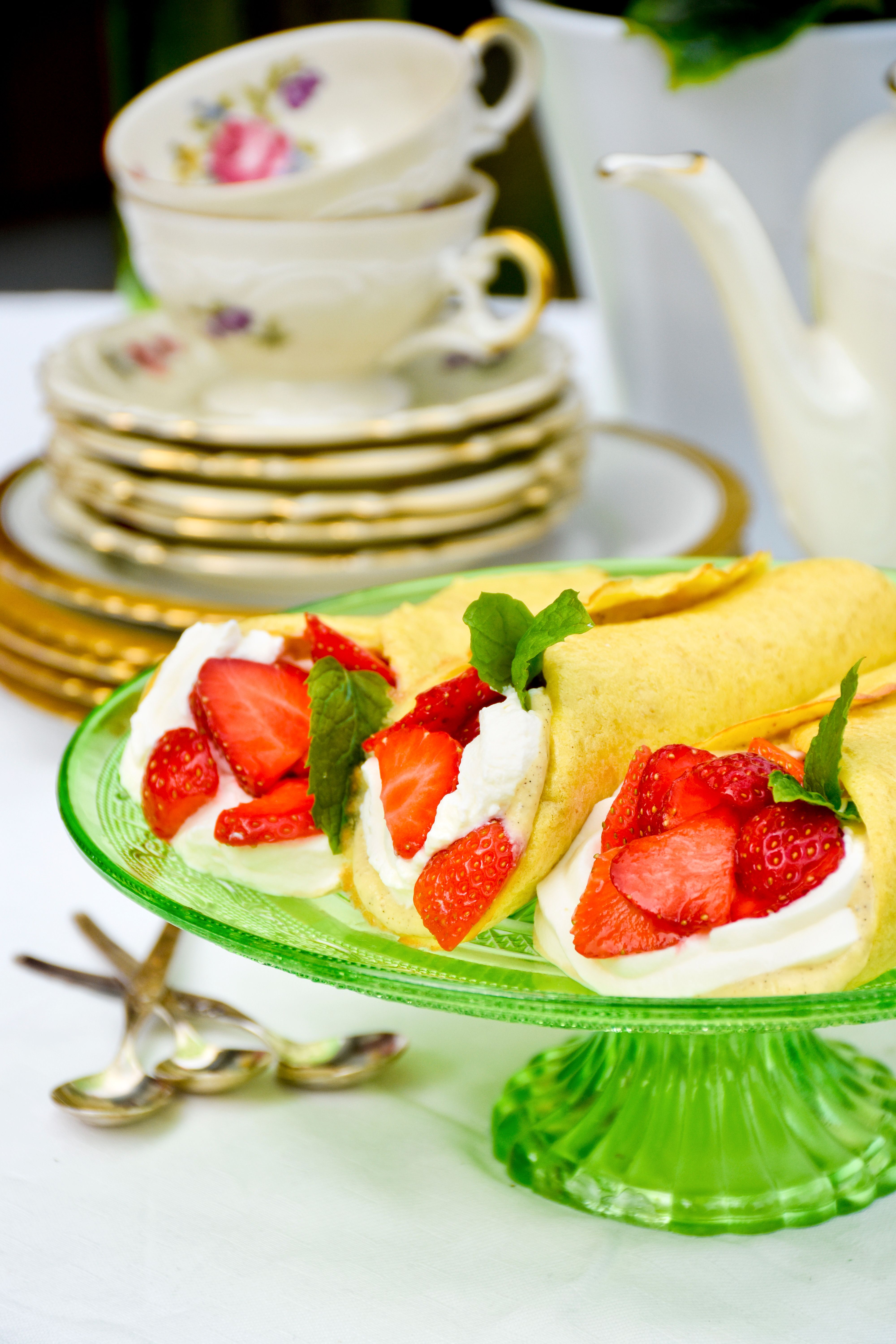 Wraps de postre bajos en carbos con vainilla y fresas