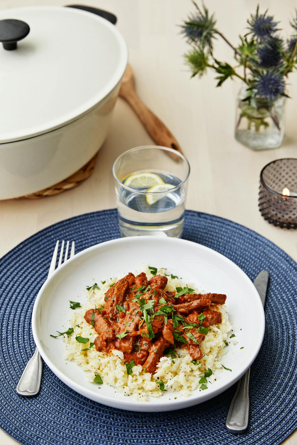 Stroganoff de res con arroz de coliflor