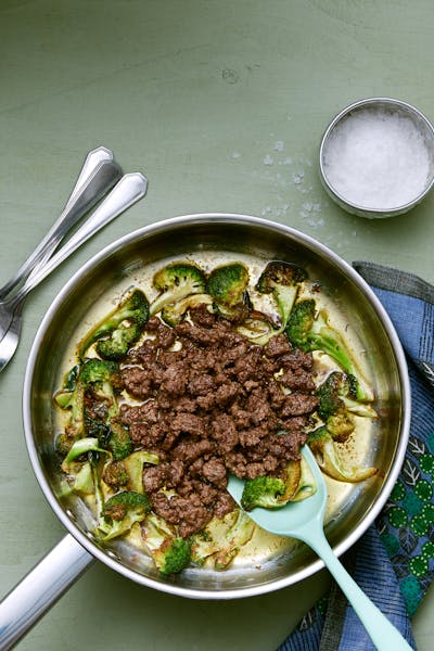 Plato keto de carne molida y brócoli