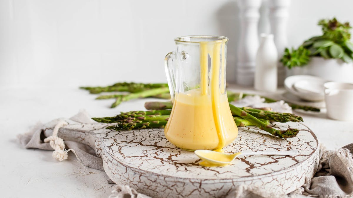 Facilísima salsa holandesa en 5 minutos