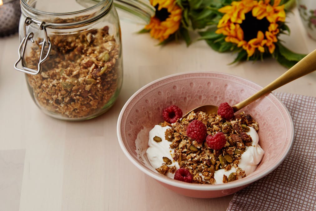 Muesli bajo en carbos con yogur y frambuesas