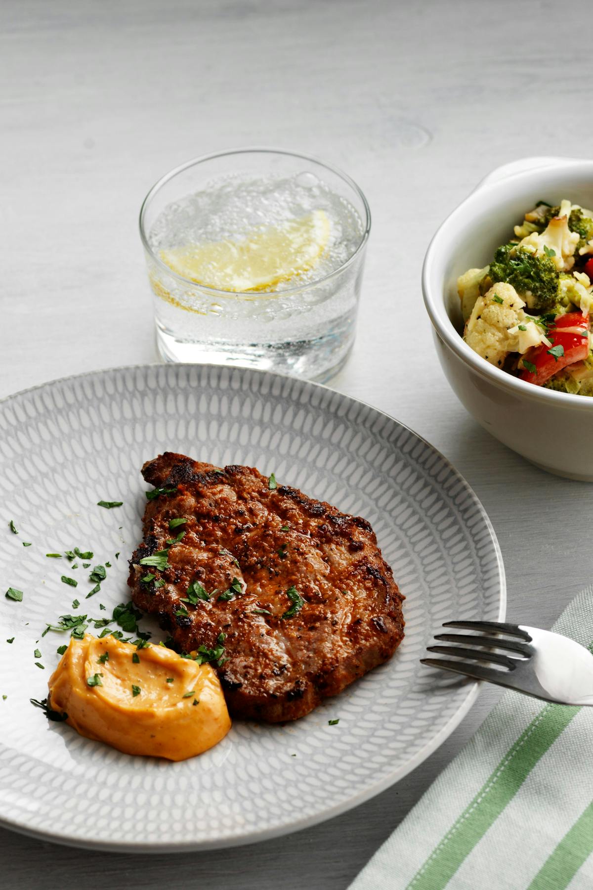 Chuletas marinadas en pesto rojo