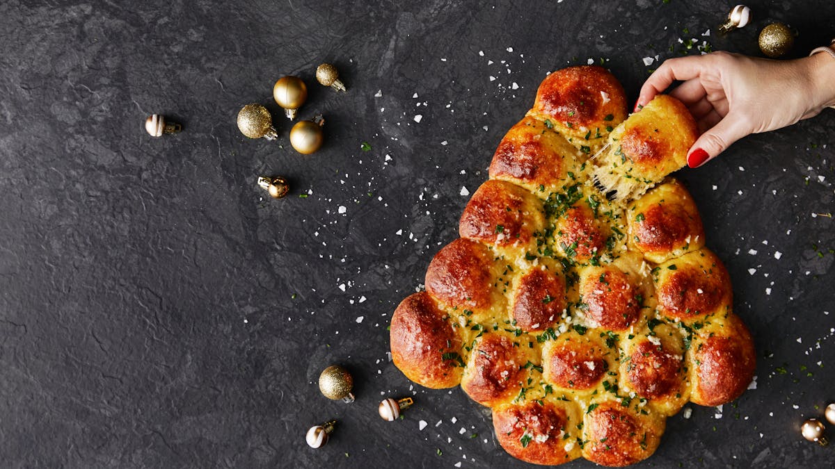 Pan keto de mozzarella con mantequilla de ajo