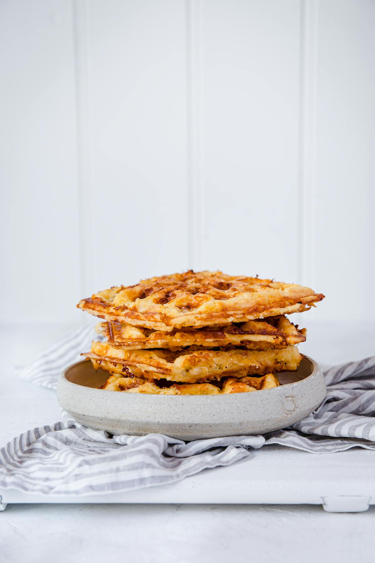 Waffles keto de queso y huevos