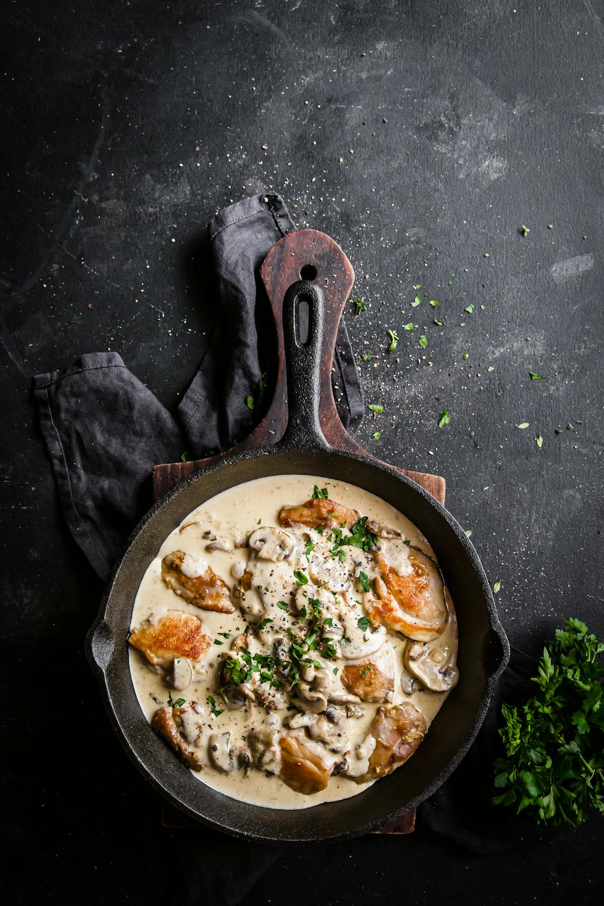 Pollo y champiñones a la sartén