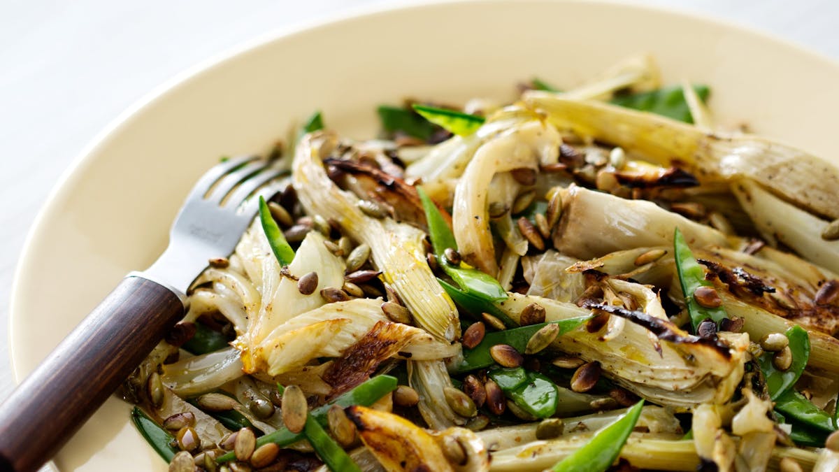 Ensalada de hinojo asado y tirabeques