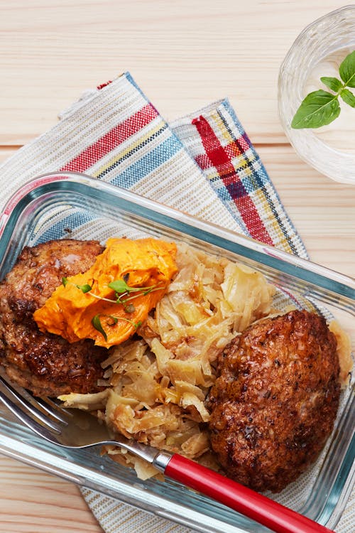 Hamburguesas keto de pavo con mantequilla de tomate