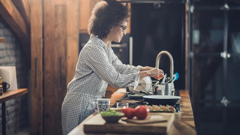 Mujer cocinando