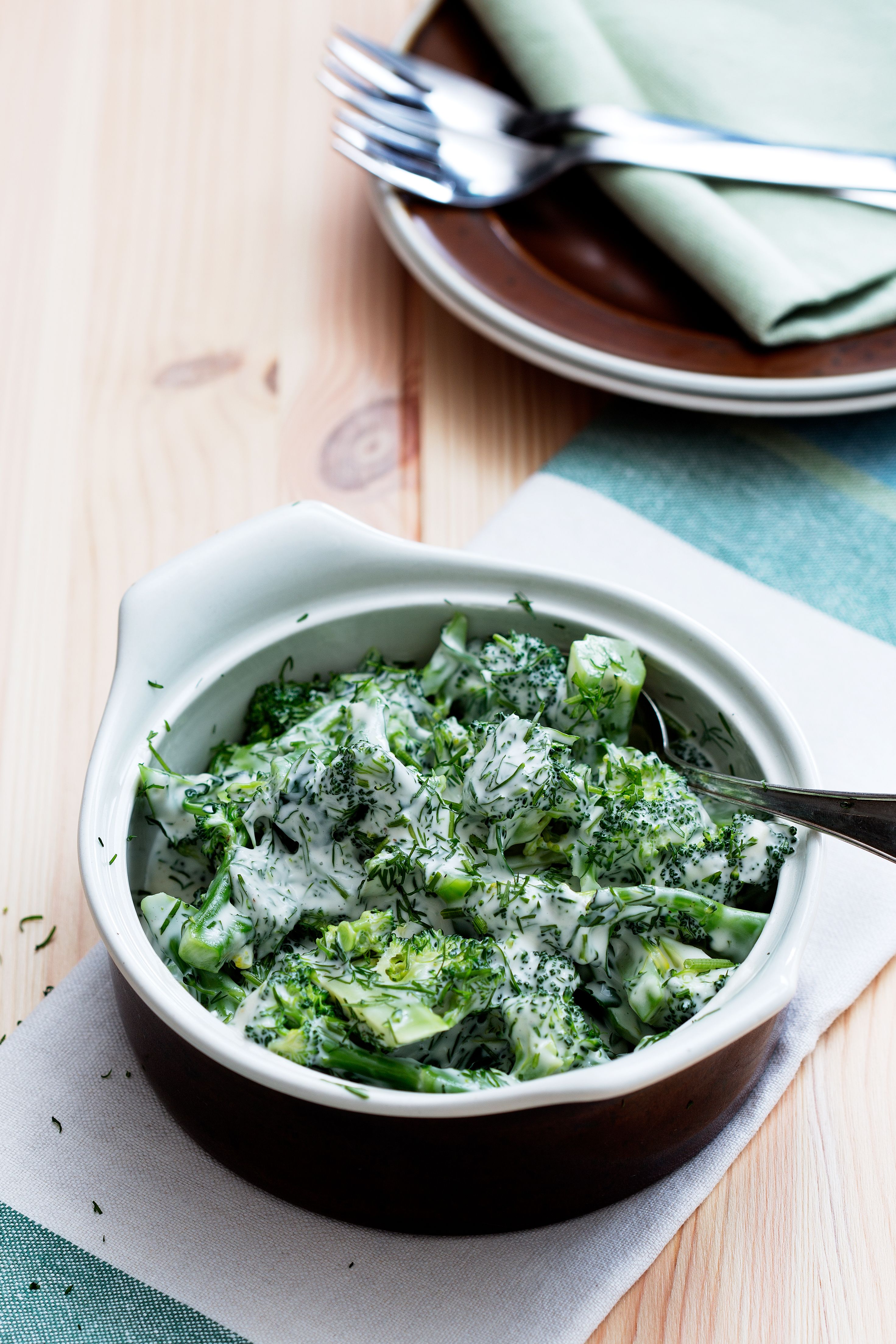 Ensalada de brócoli con eneldo fresco