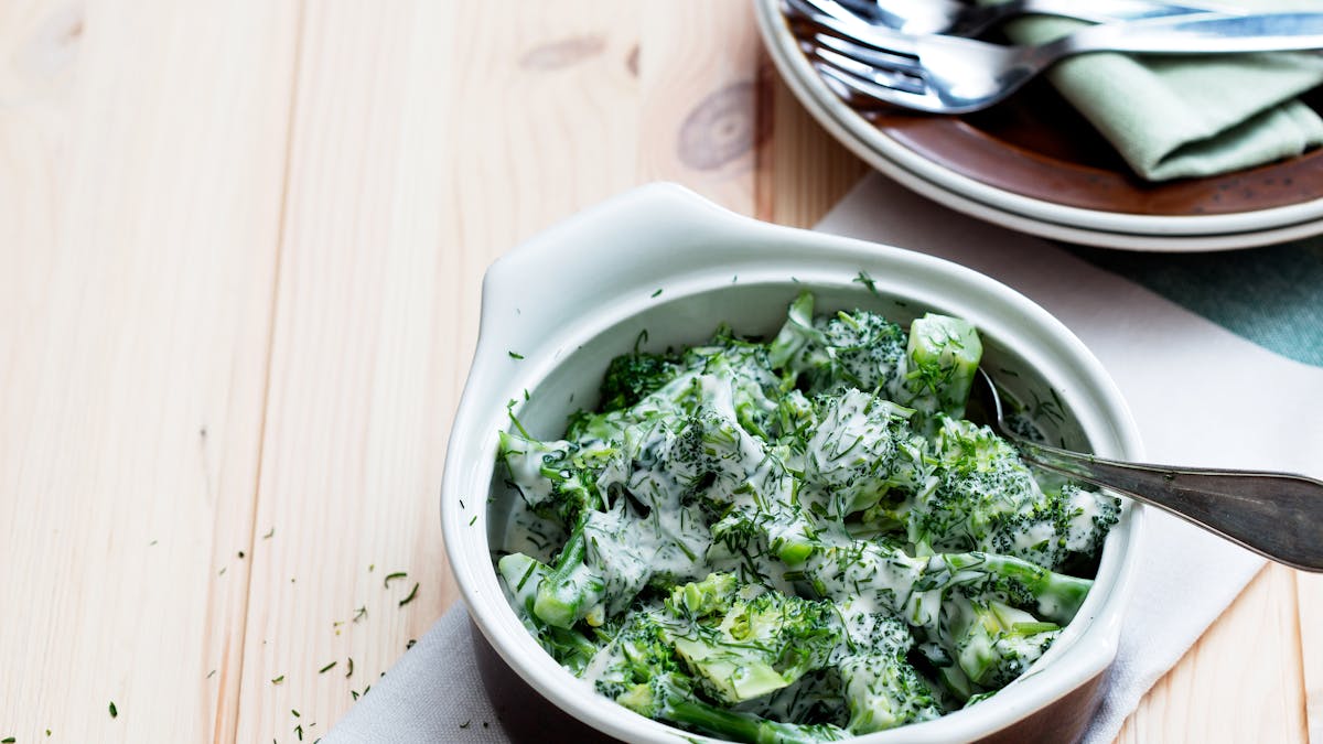 Ensalada de brócoli con eneldo fresco