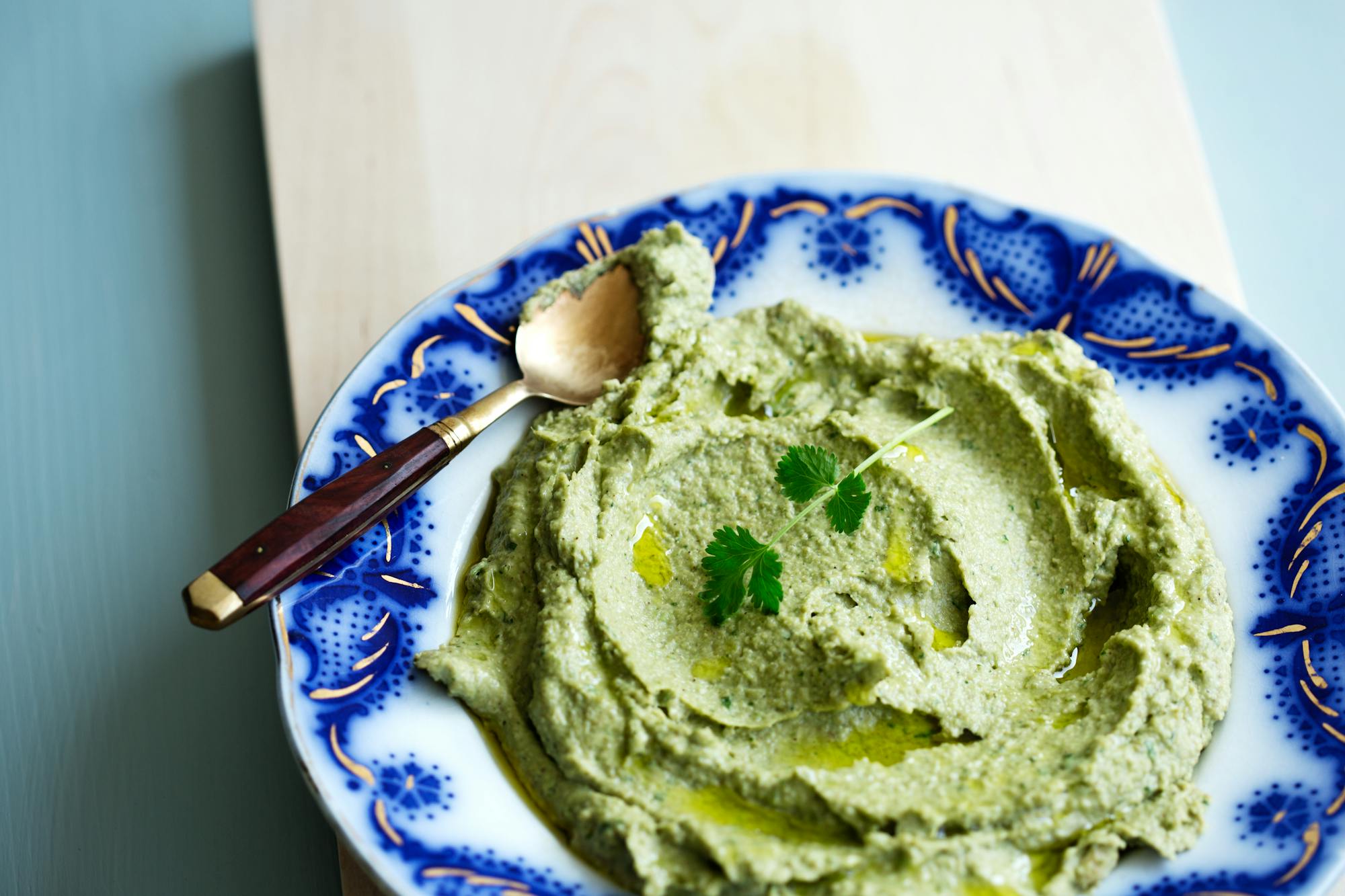 Hummus keto de aguacate Diet Doctor