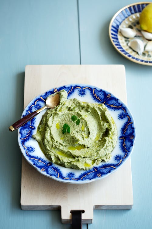 Hummus keto de aguacate