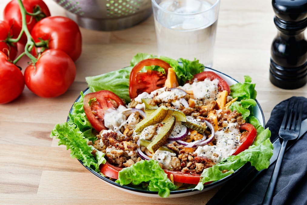 Ensalada keto de hamburguesa
