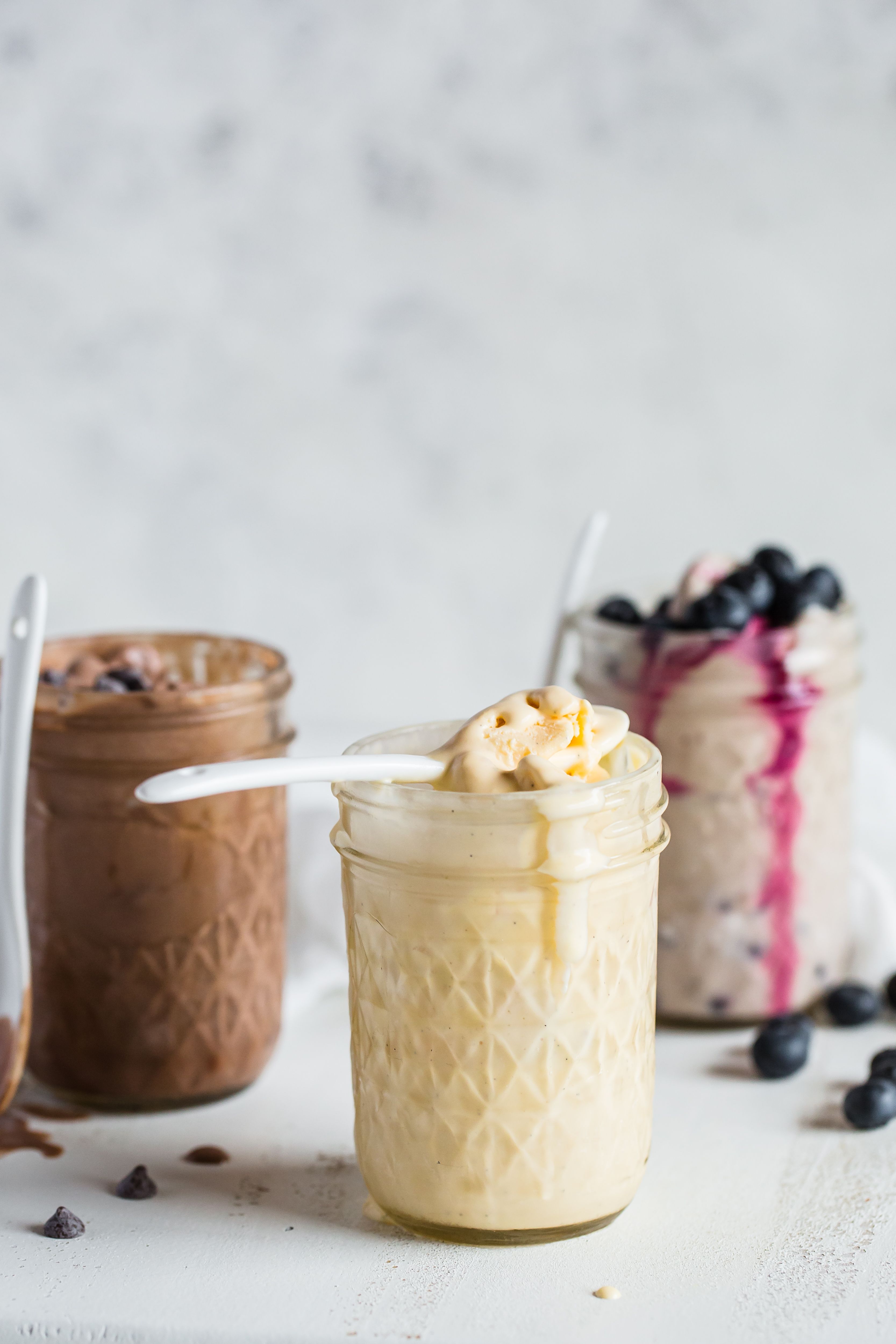 Helado keto en frasco