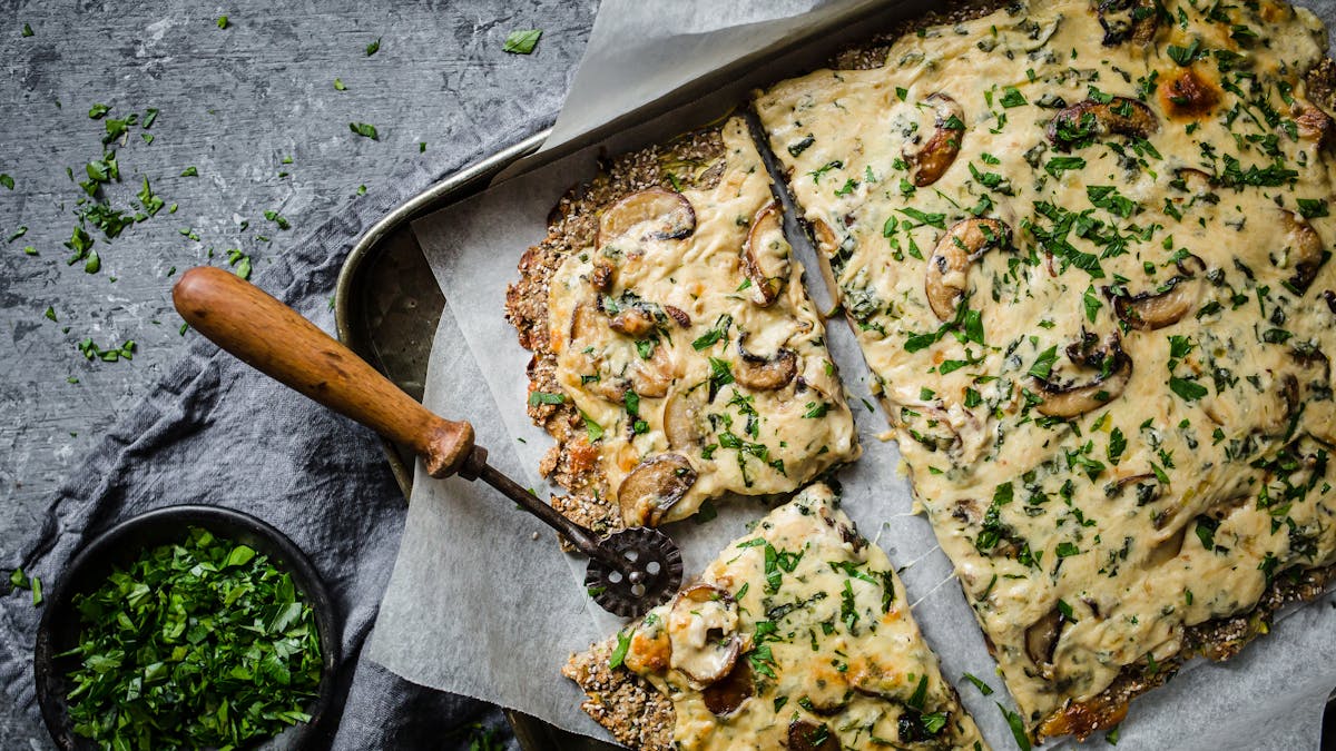 Pizza de calabacín con champiñones