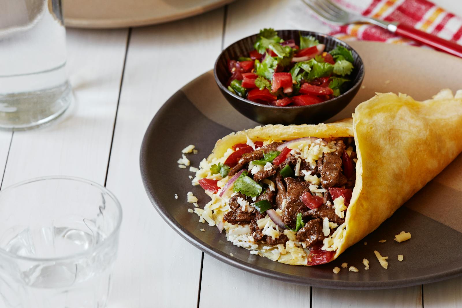 Burrito keto de carne con Pico de Gallo - Diet Doctor