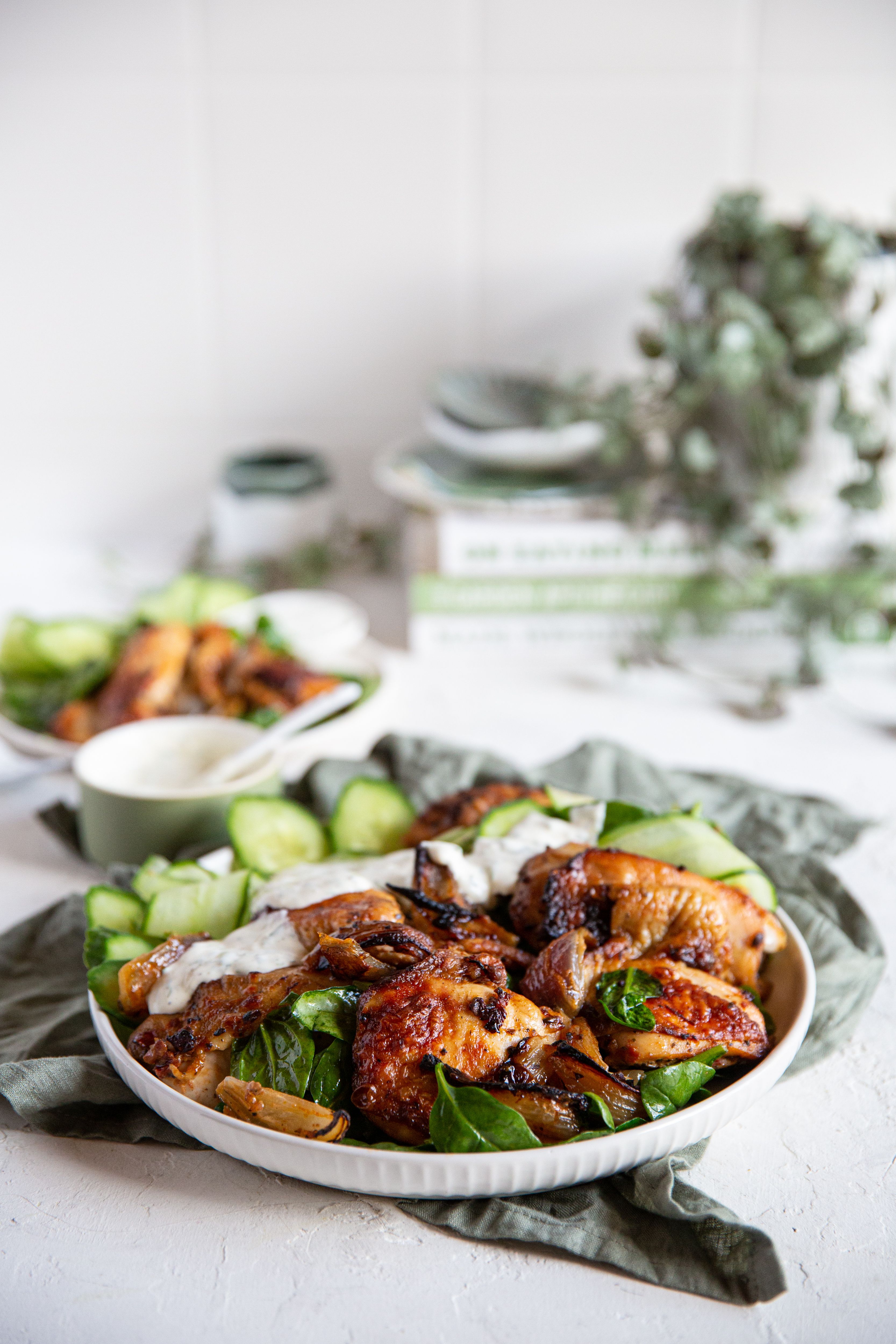 Pollo harissa con salsa de lima