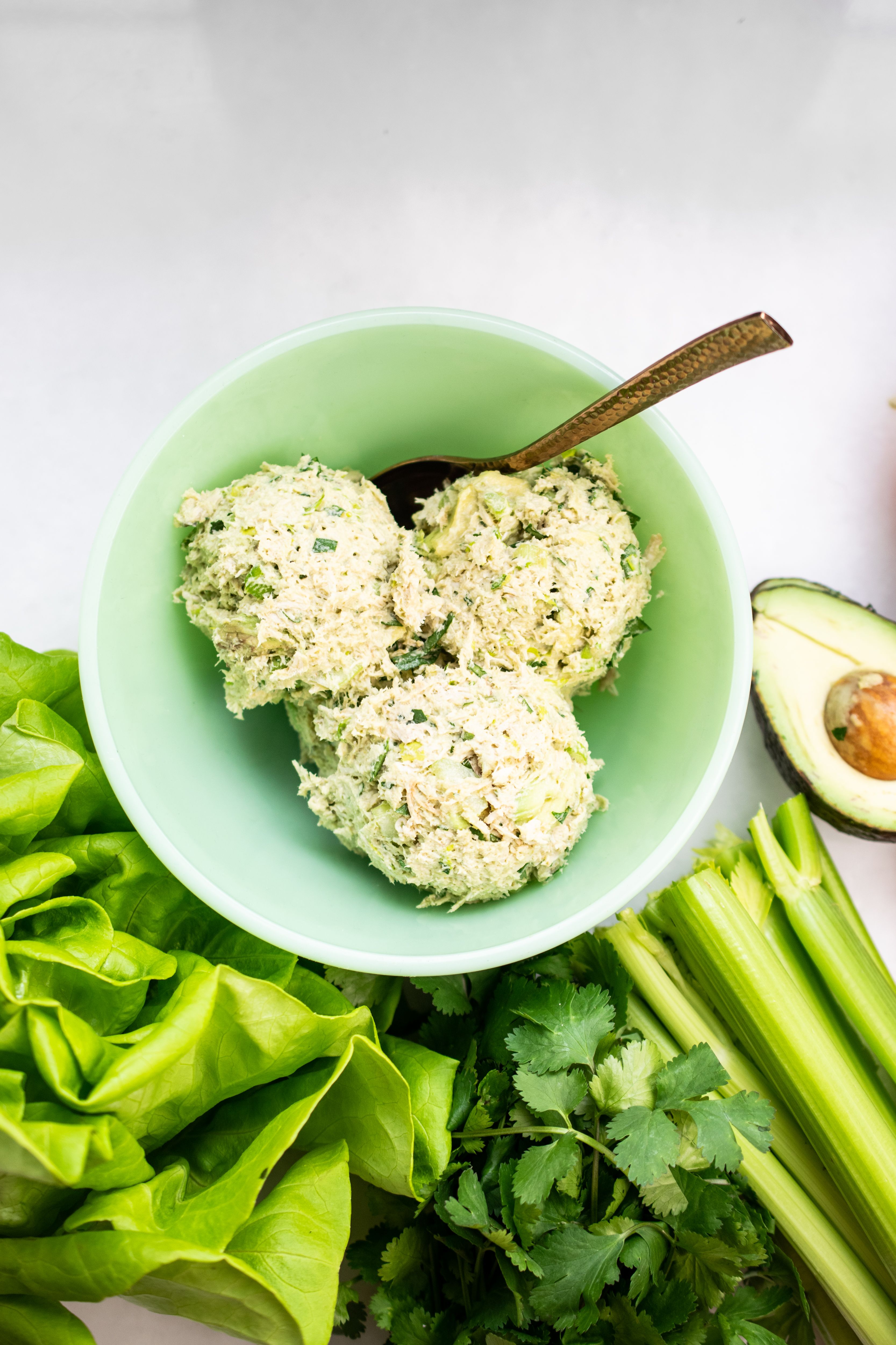Ensalada keto venezolana de pollo