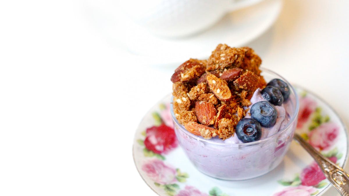 Granola baja en carbos de jengibre y regaliz