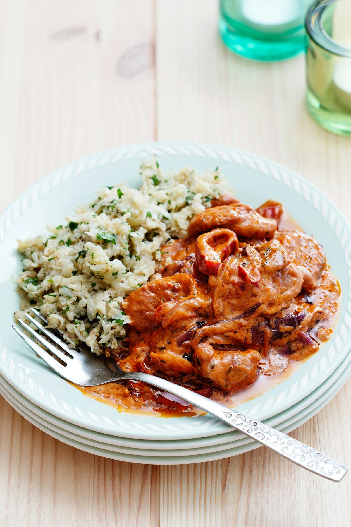 Strogonoff de chorizo con arroz de coliflor y perejil