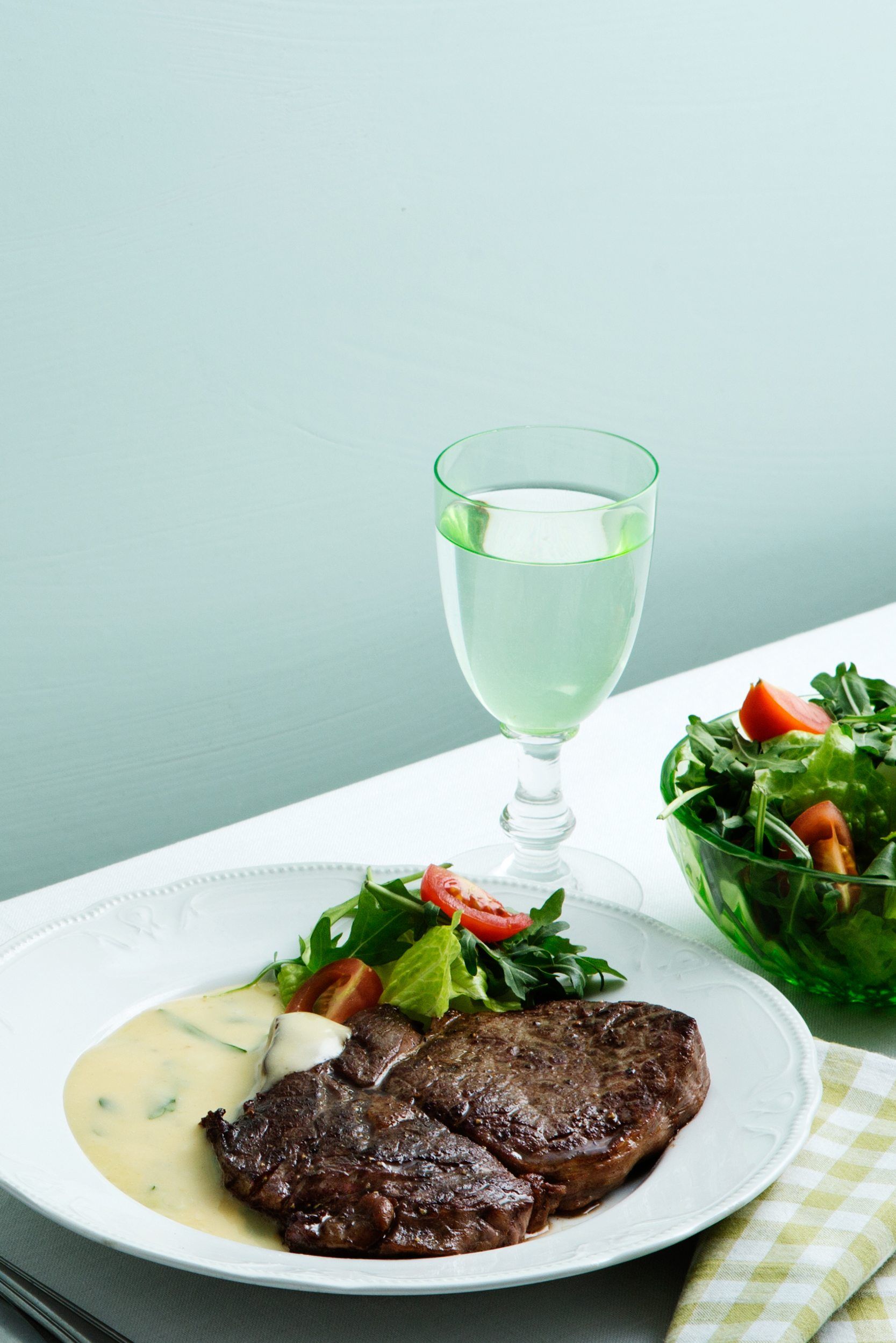 Bistec keto con salsa bearnesa