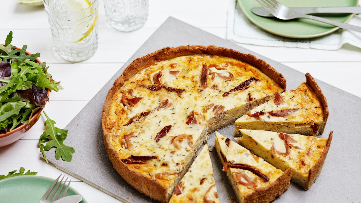Quiche sin gluten de jamón, queso y tomates secos