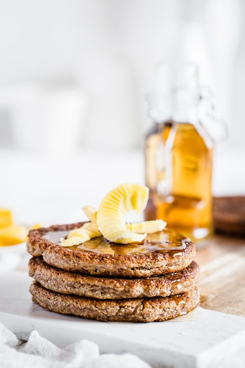 Panqueques veganos de mantequilla de almendra y chia