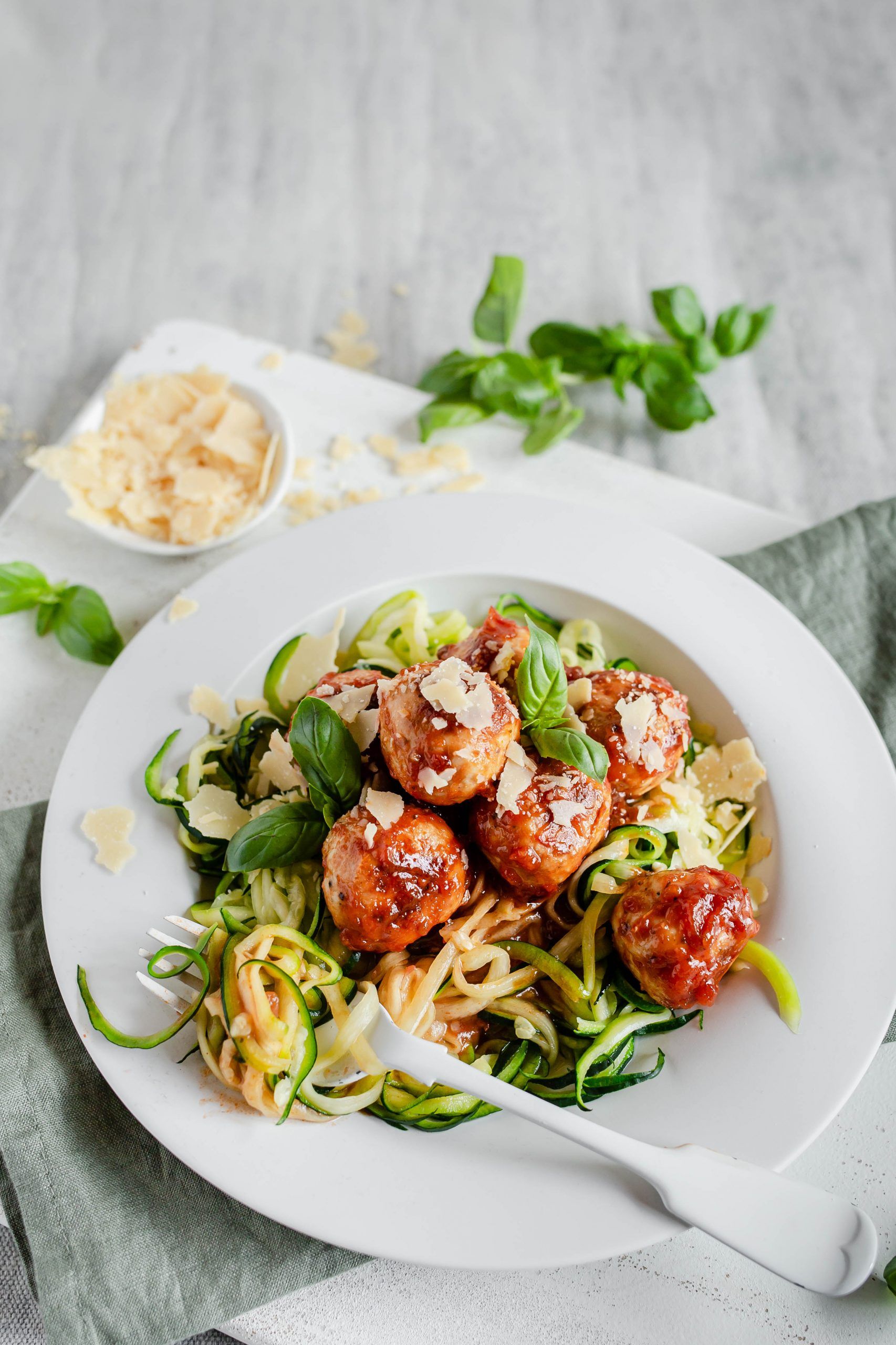 Albóndigas de pavo italianas con espaguetis de calabacín