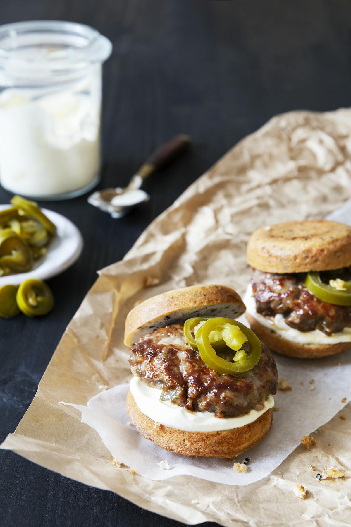 Mini hamburguesas keto de jalapeños
