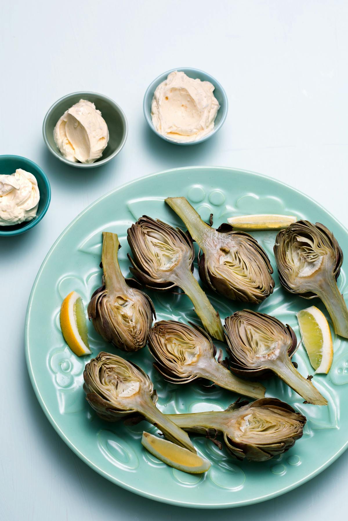 Alcachofas con mantequilla batida de limón