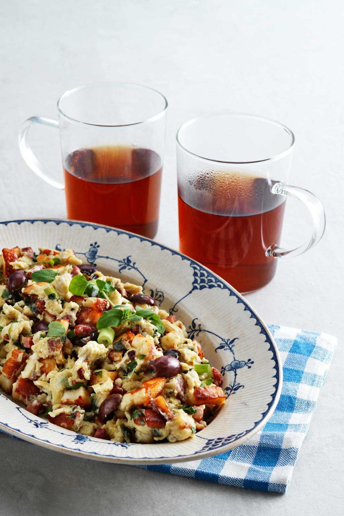 Huevos revueltos con queso blanco