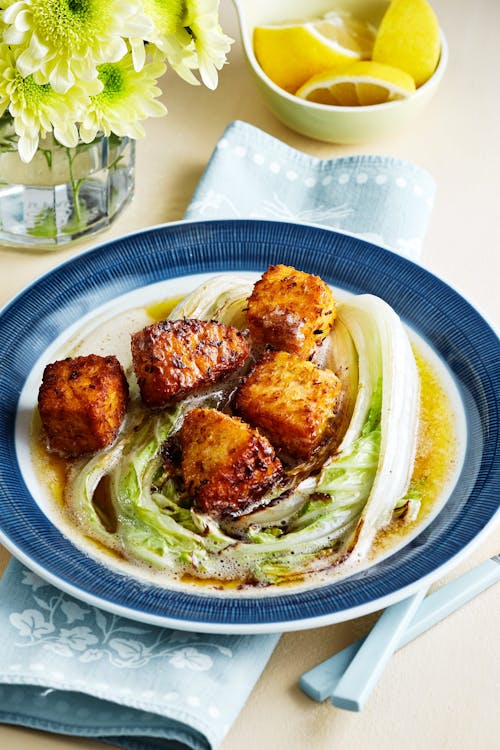 Salmón keto al coco con repollo chino