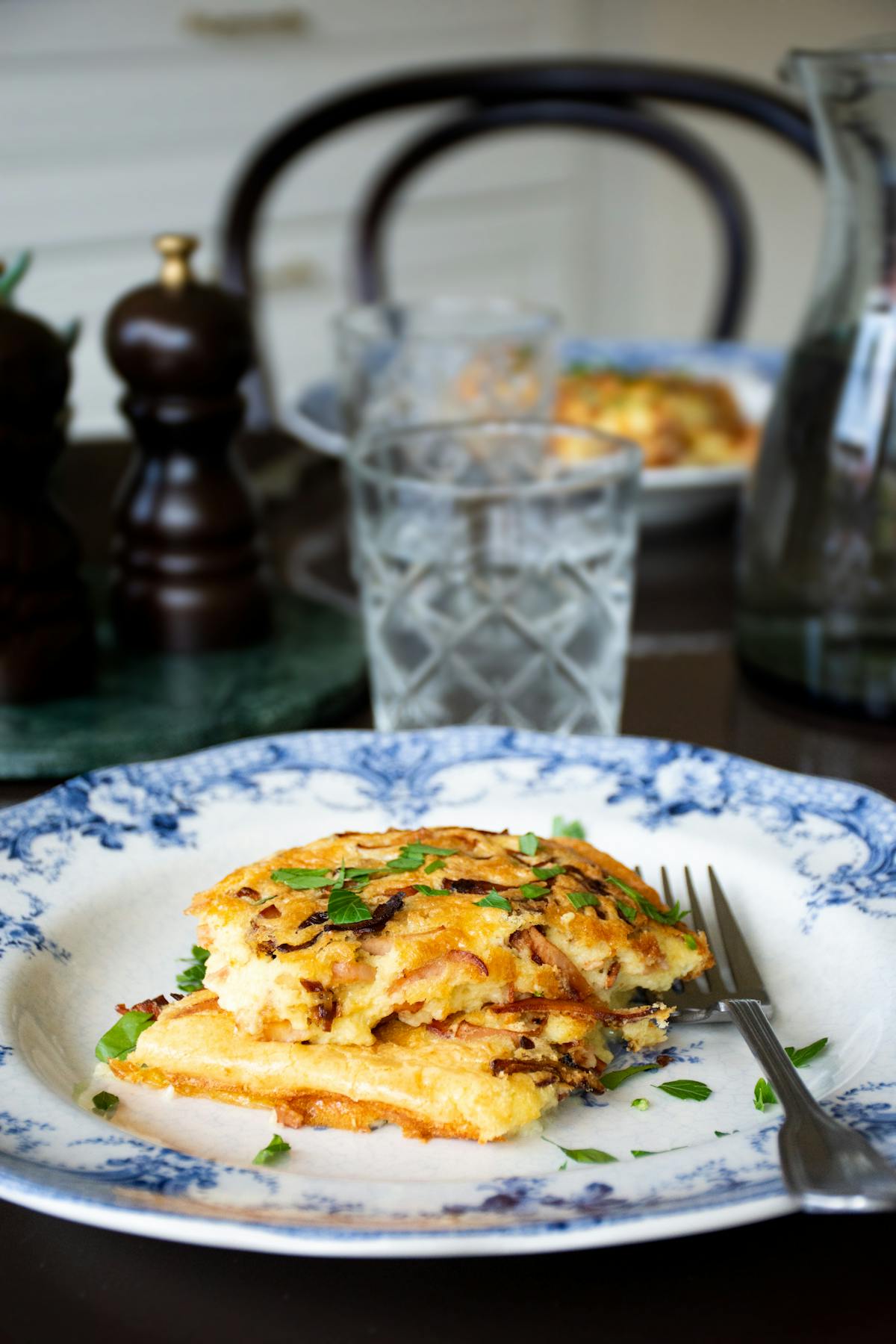 Panqueque keto al horno con bacon y cebolla