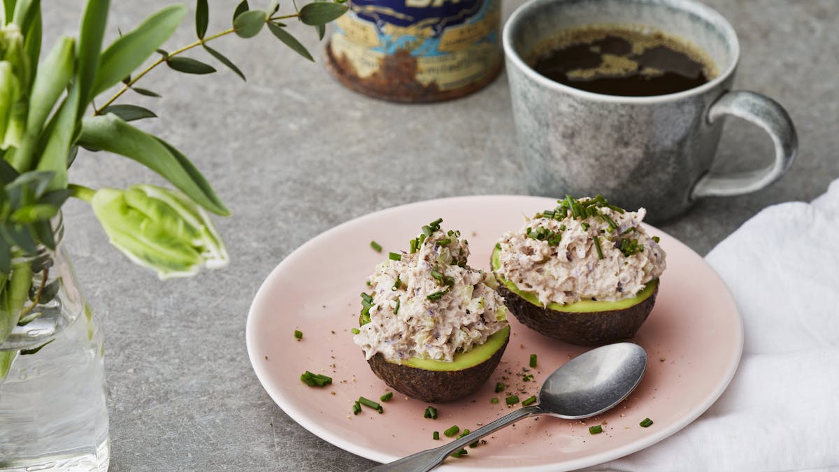 Aguacate relleno de atún