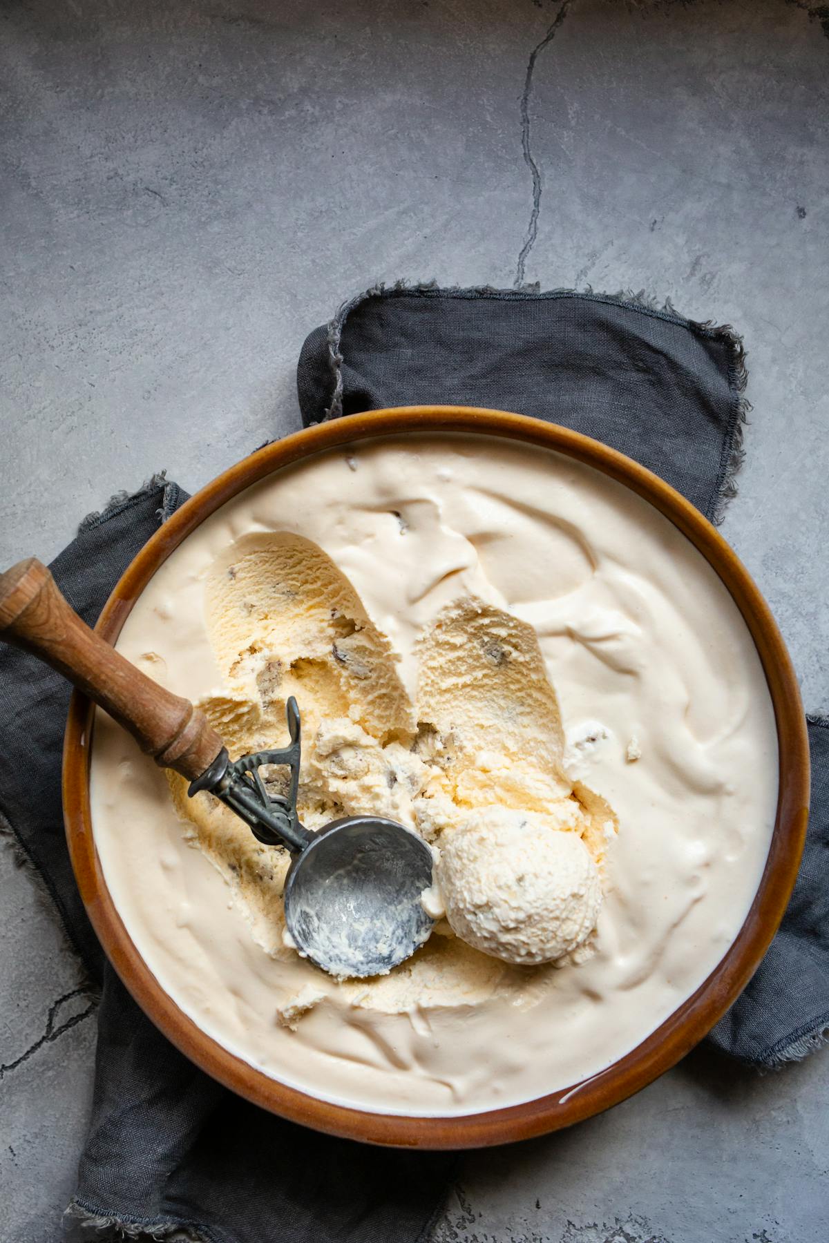 Helado keto de vainilla con masa de galletas