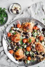 Pollo low-carb con berenjena y salsa tzatziki