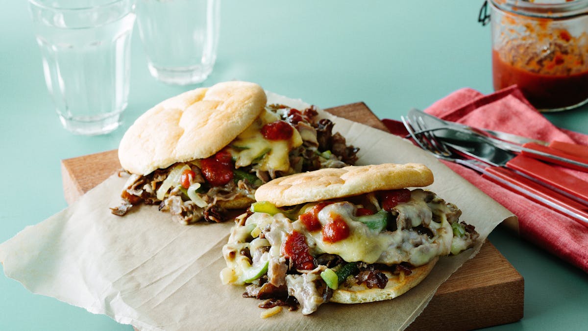 Sándwich low-carb de carne con queso