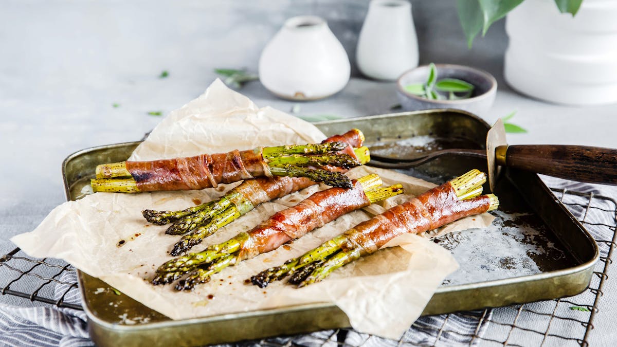 Espárragos envueltos en bacon