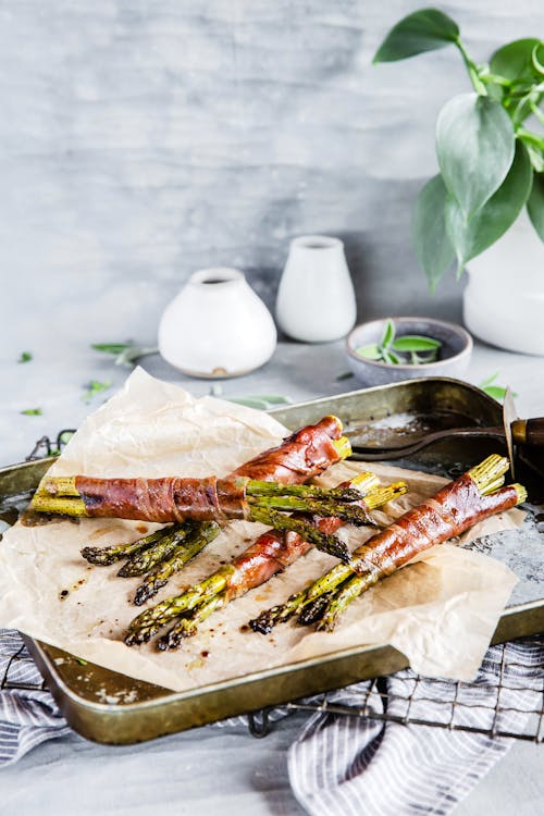 Espárragos envueltos en bacon