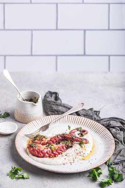 Pulpo a la brasa con puré de coliflor