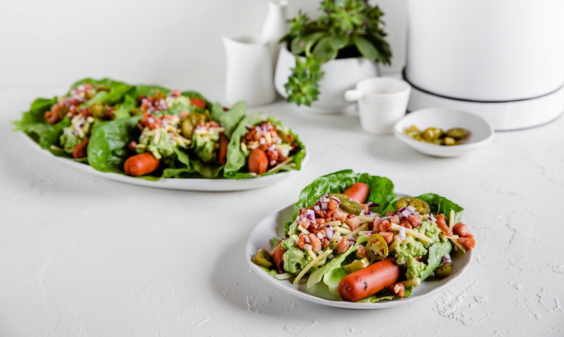 Perritos calientes keto con guacamole