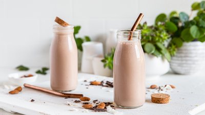 Batido de chocolate y almendras alto en proteínas