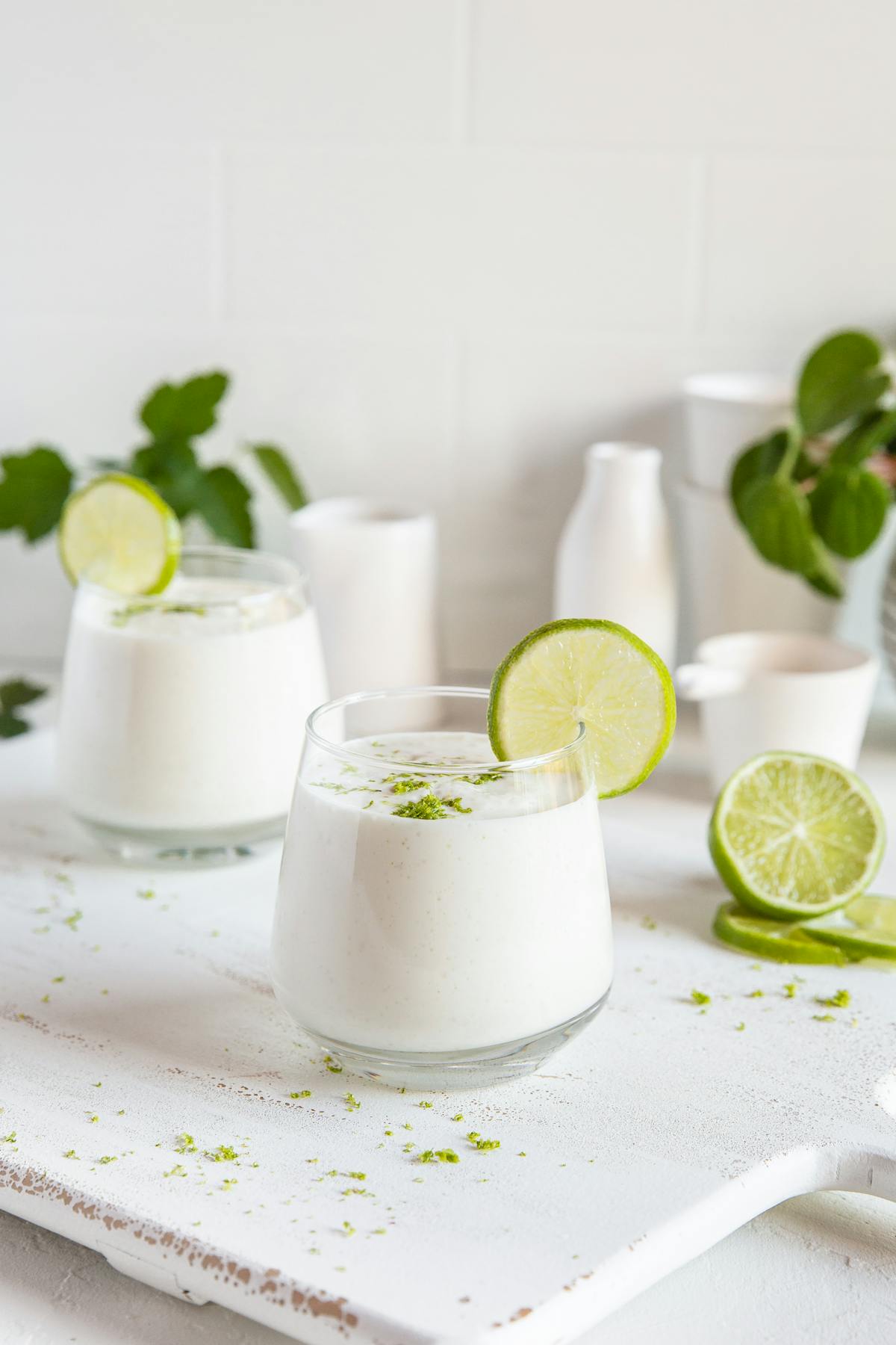 Exquisito smoothie de lima alto en proteínas