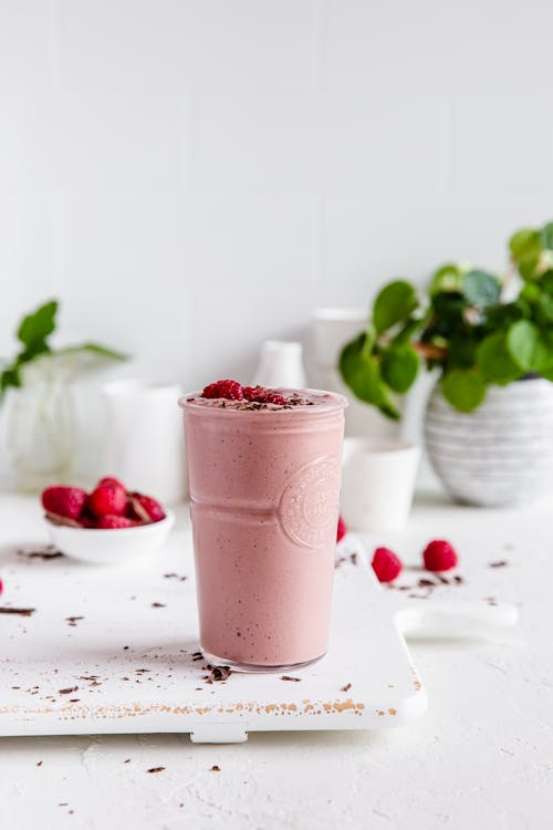 Batido de frambuesas y chocolate alto en proteínas