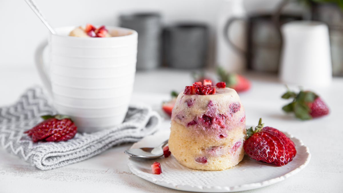 Bizcocho proteico de vainilla y fresas