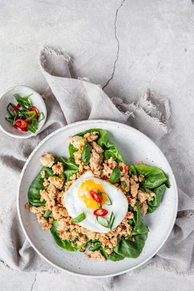 Pollo tailandés a la albahaca