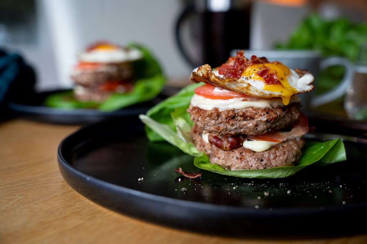 Desayuno de hamburguesa de pavo alta en proteínas